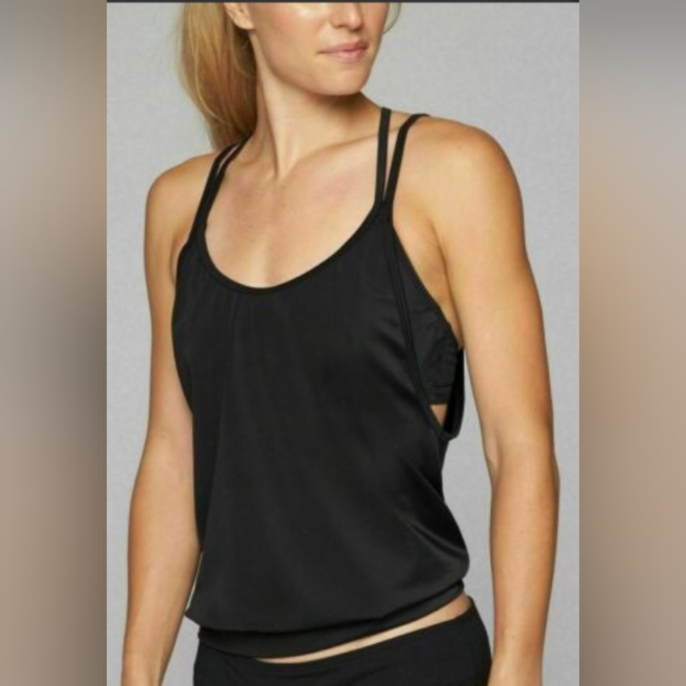 Athleta Strappy Tank With Built In Bra Size 34 B/C Black